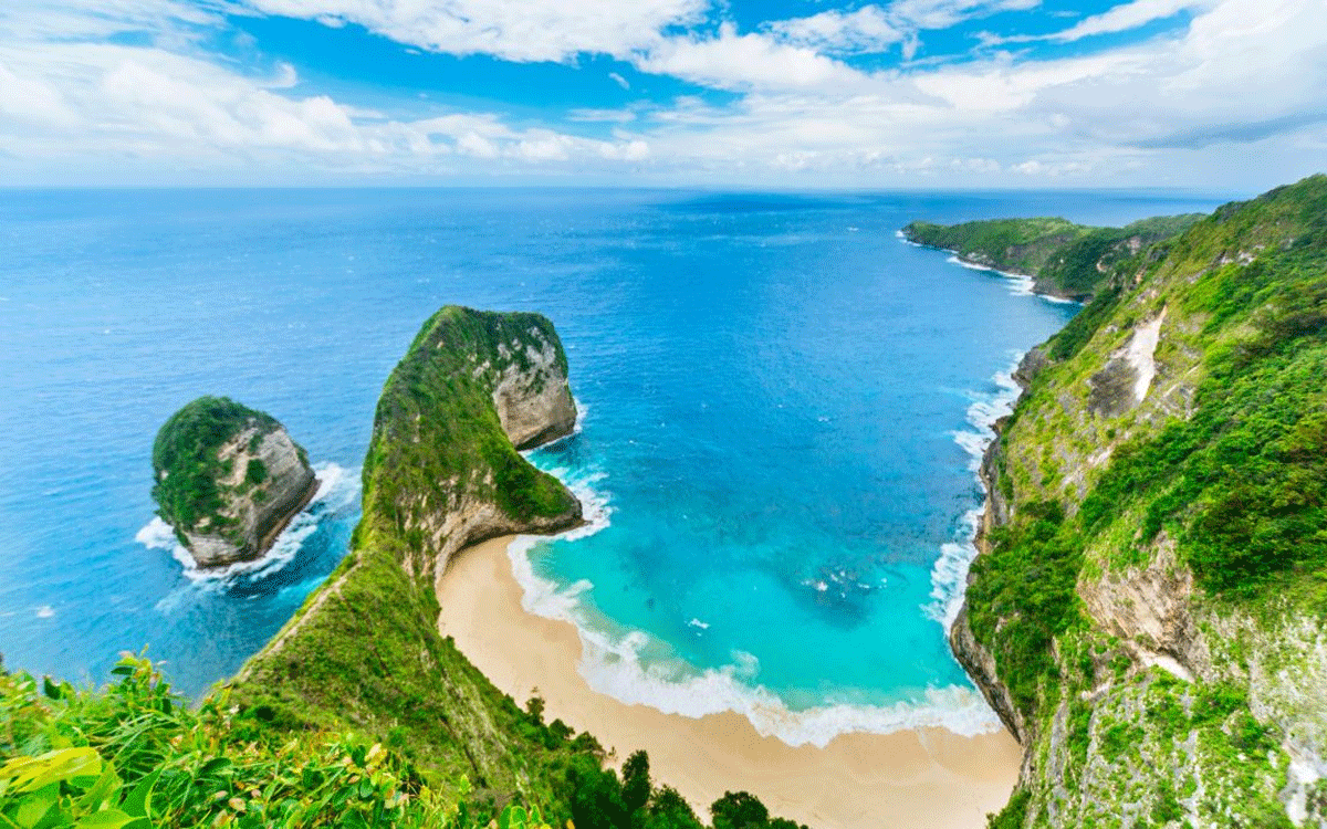 Exploring the Iconic Cliffs and Exotic Beaches Of Kelingking Beach, Bali