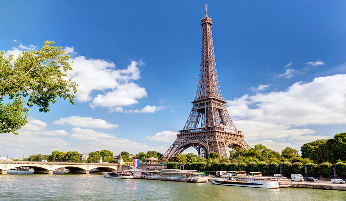 The Eiffel Tower In Its History And Beauty